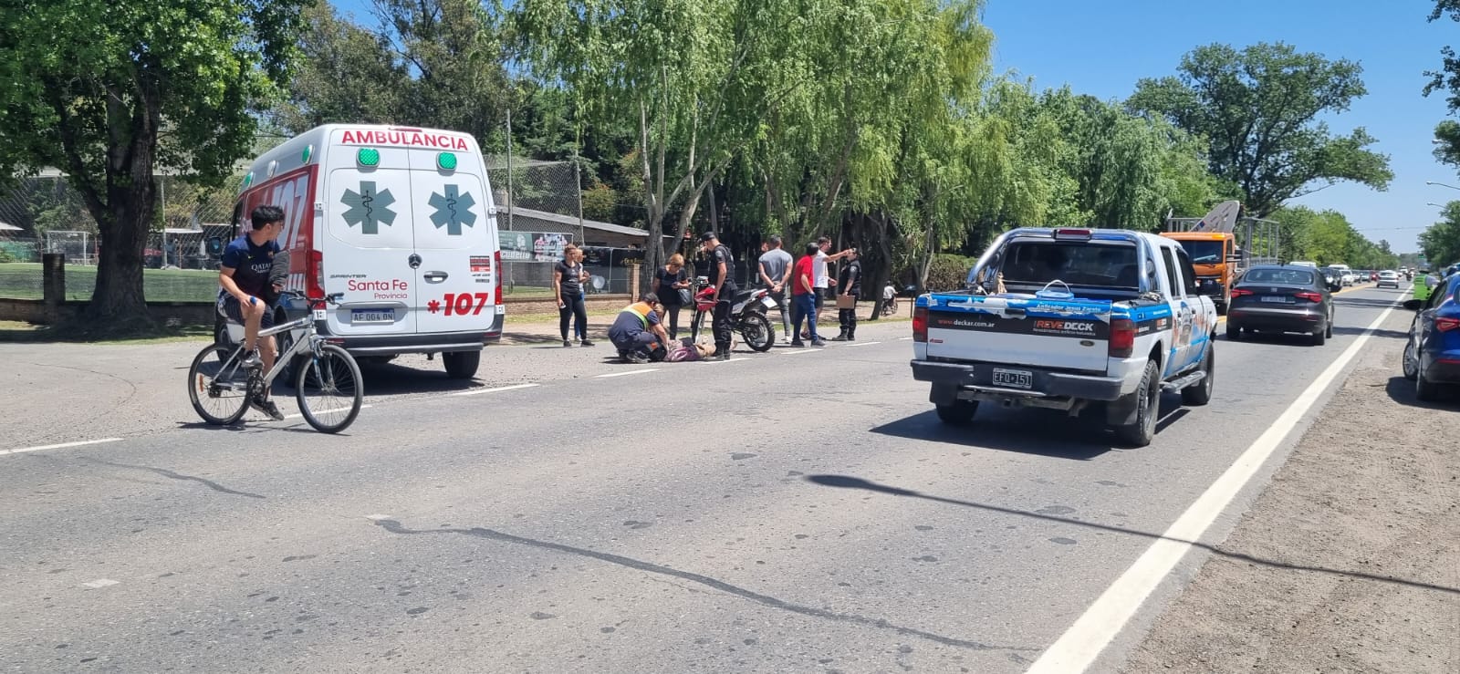 Un auto chocó contra una motociclista en Ruta 9 y se dio a la fuga